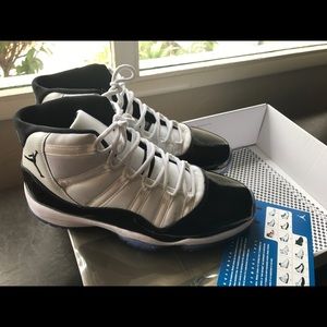 Jordan Concord 11 Mid Size 11 USED